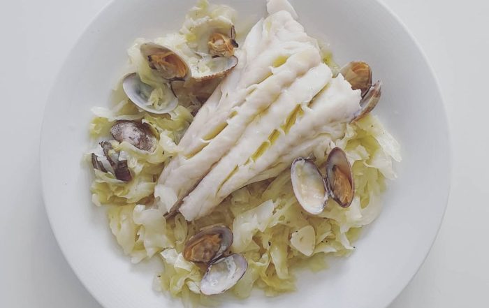 Receta de repollo con bacalao y almejas