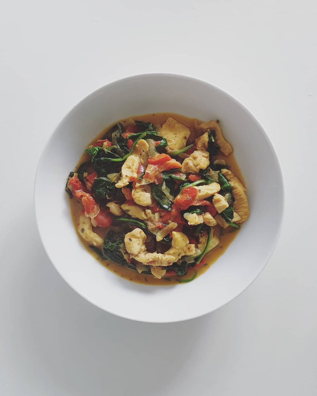 Salteado de verduras con pollo y leche de coco