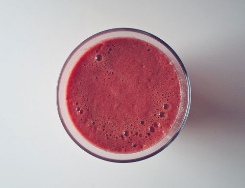 Batido de remolacha, apio, zanahoria, manzana y limón