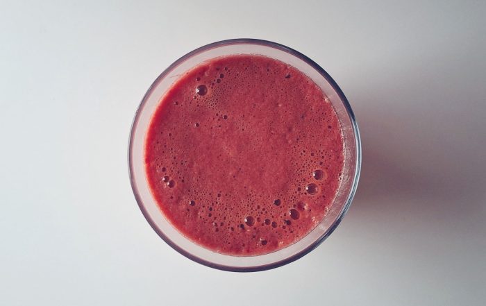 Batido de remolacha, apio, zanahoria, manzana y limón
