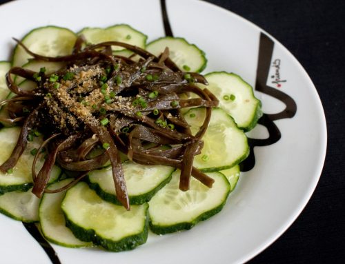 Ensalada de pepino con espagueti de mar